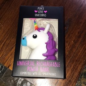 Universal rechargeable power bank for smartphone